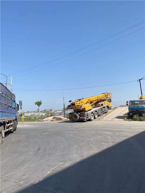 南京市25吨吊车的租赁价格大概是多少？